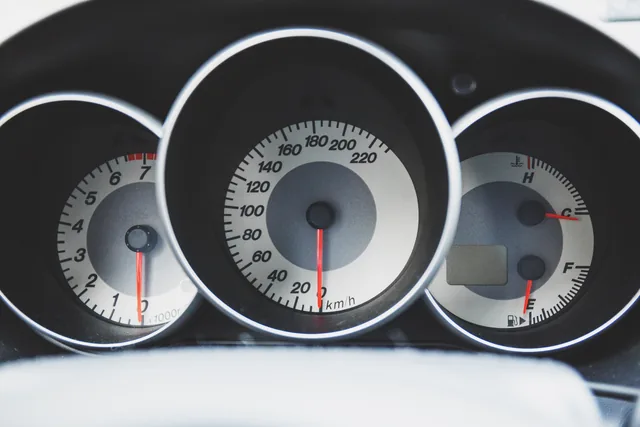Dashboard met meters en signalen als uitleg voor dashboardsignalen