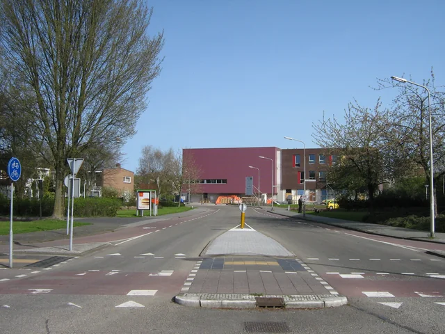 Kruispunt met fietsstrook als uitleg voor voorrang op kruispunten